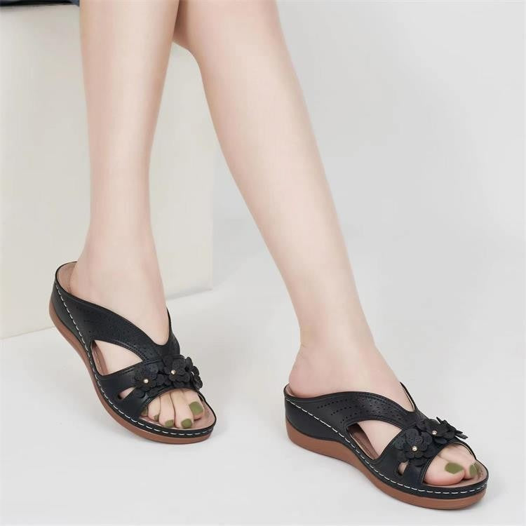 Sandales antidérapantes décorées de fleurs Chic und Stil pour femmes