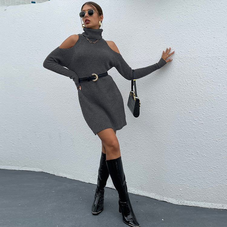 Robe tricotée pour femmes avec un élégant col roulé et des épaules dénudées Chic und Stil