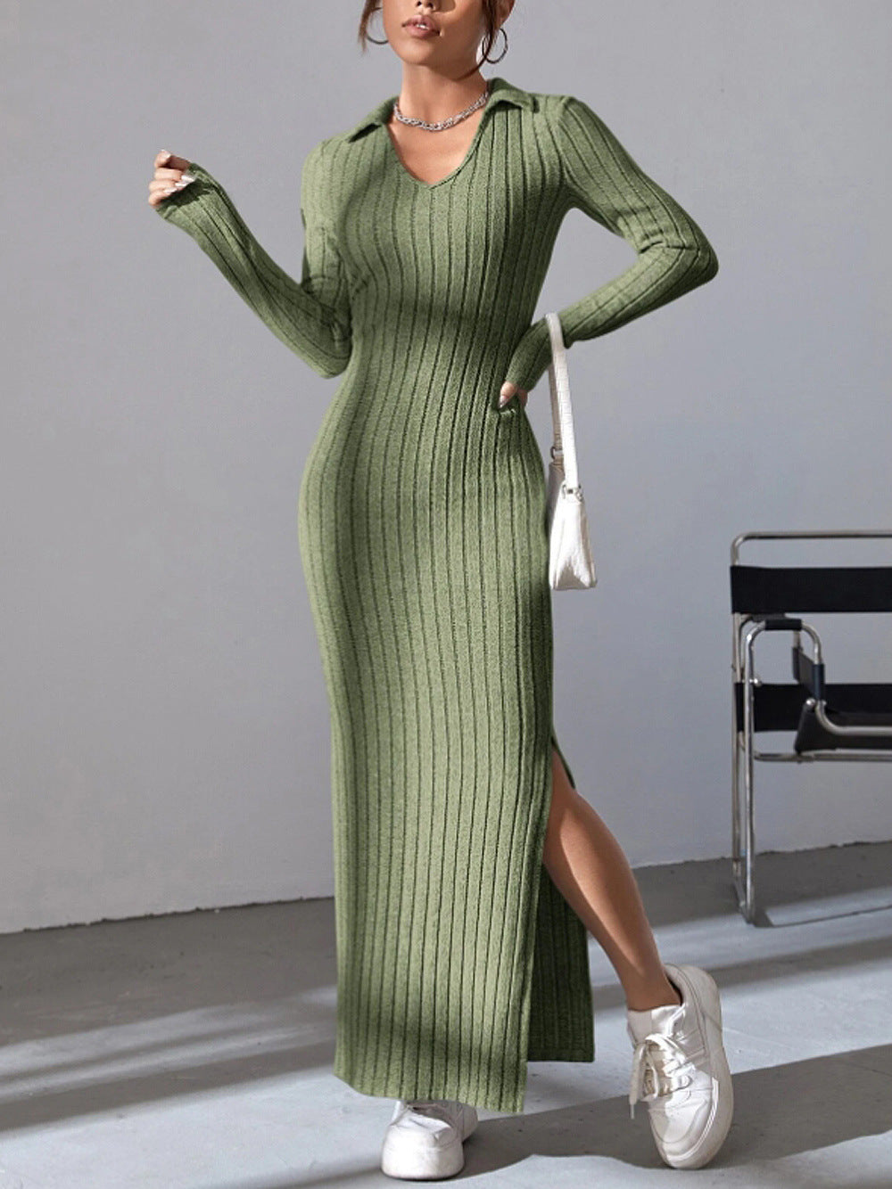 Robe en tricot pour femmes avec décolleté en V profond et fente latérale Chic und Stil