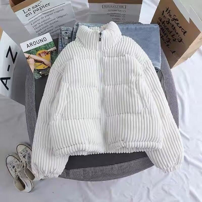 Trendy women's hooded jacket with a velvety texture and practical pockets Chic and Style