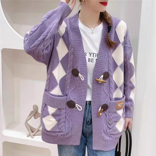 Cardigan pour femmes en tricot épais avec motif losange romantique et boutons en bois décoratifs Chic und Stil