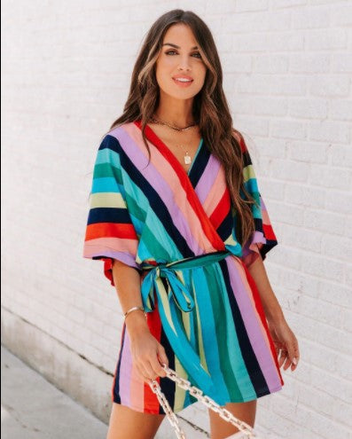 Robe mini enroulée rayée pour femmes avec ceinture ajustable Chic und Stil