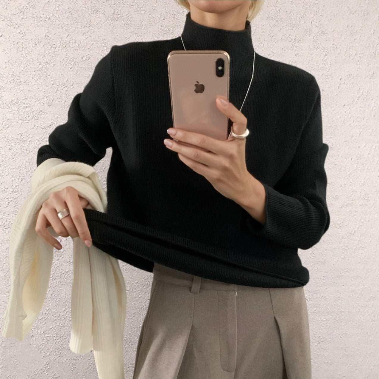 Dames haut en tricot moderne avec col montant et motif côtelé fin Chic und Stil