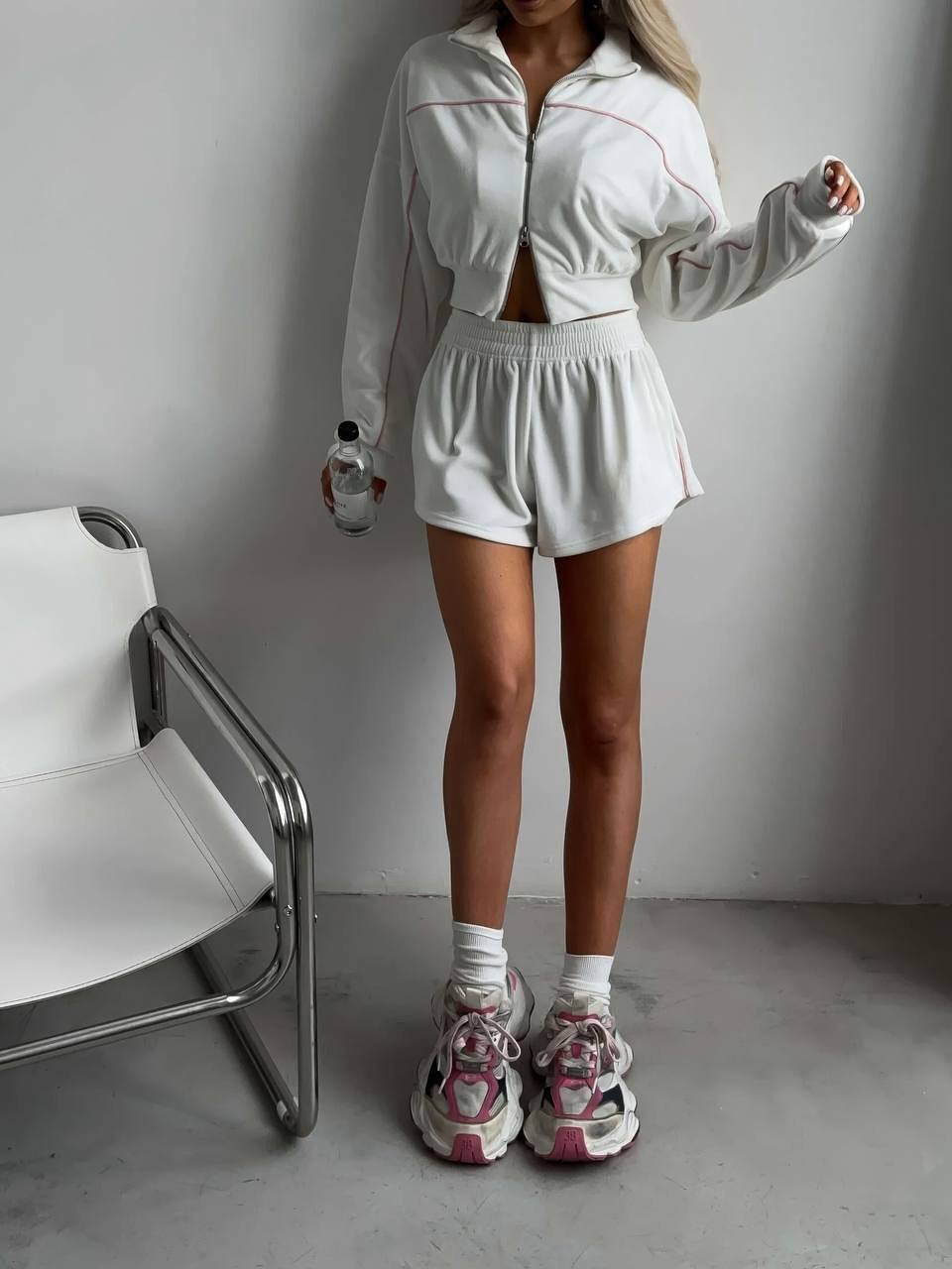 Ensemble de lounge décontracté pour femmes avec haut ample et shorts Chic und Stil