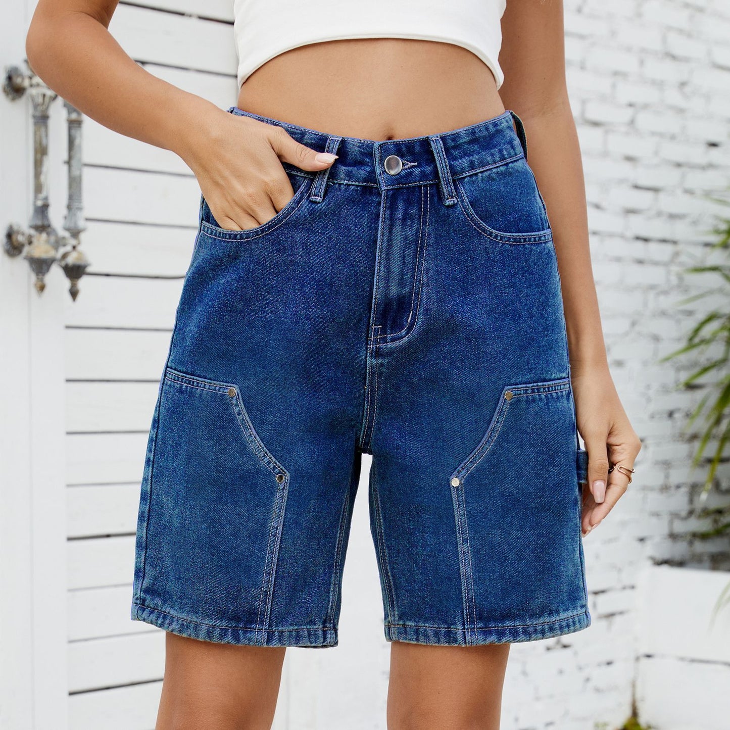 Chic und Stil Women's Utility Denim Shorts
