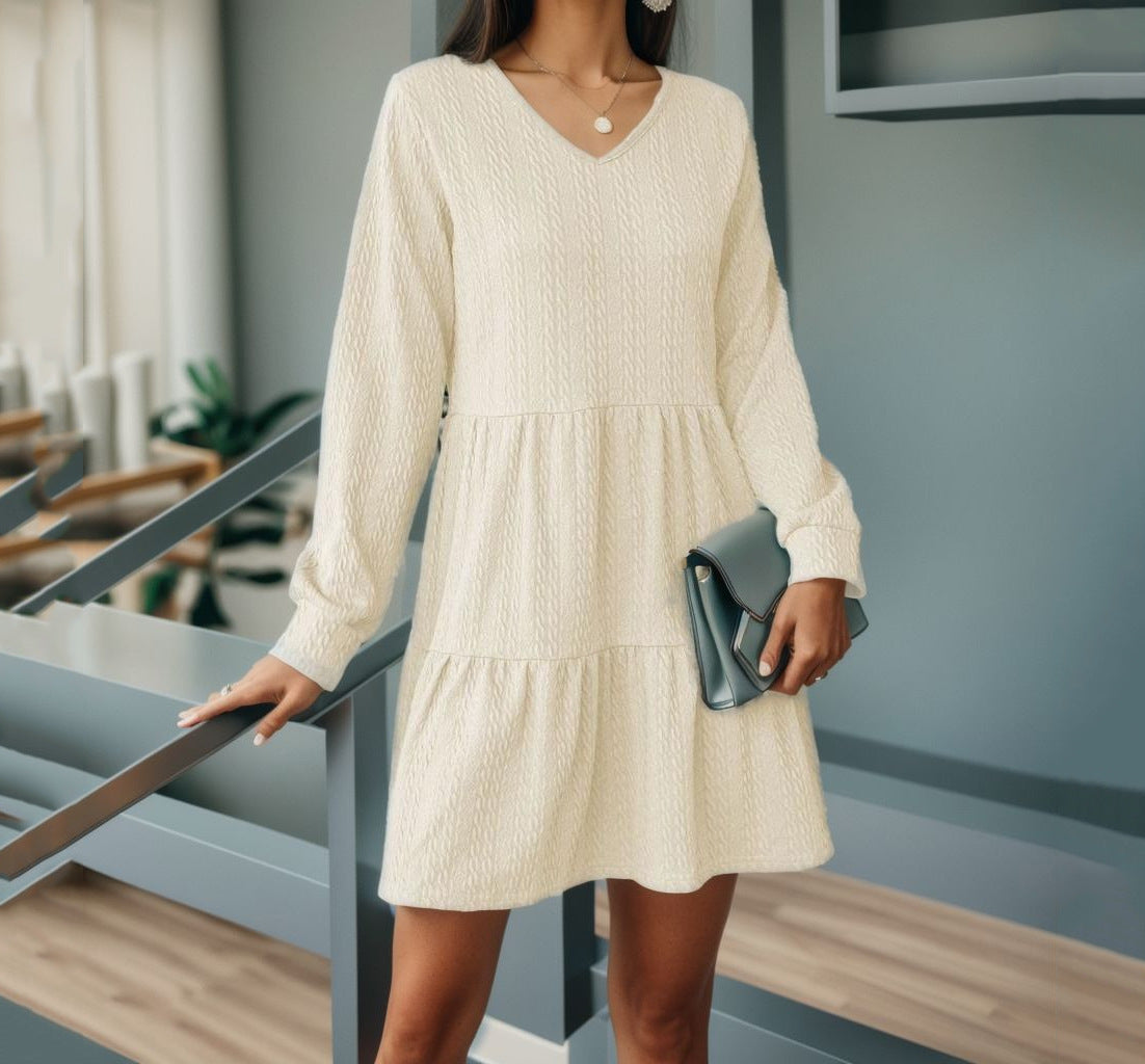 Robe en tricot pour femmes avec décolleté en V et volant Chic und Stil