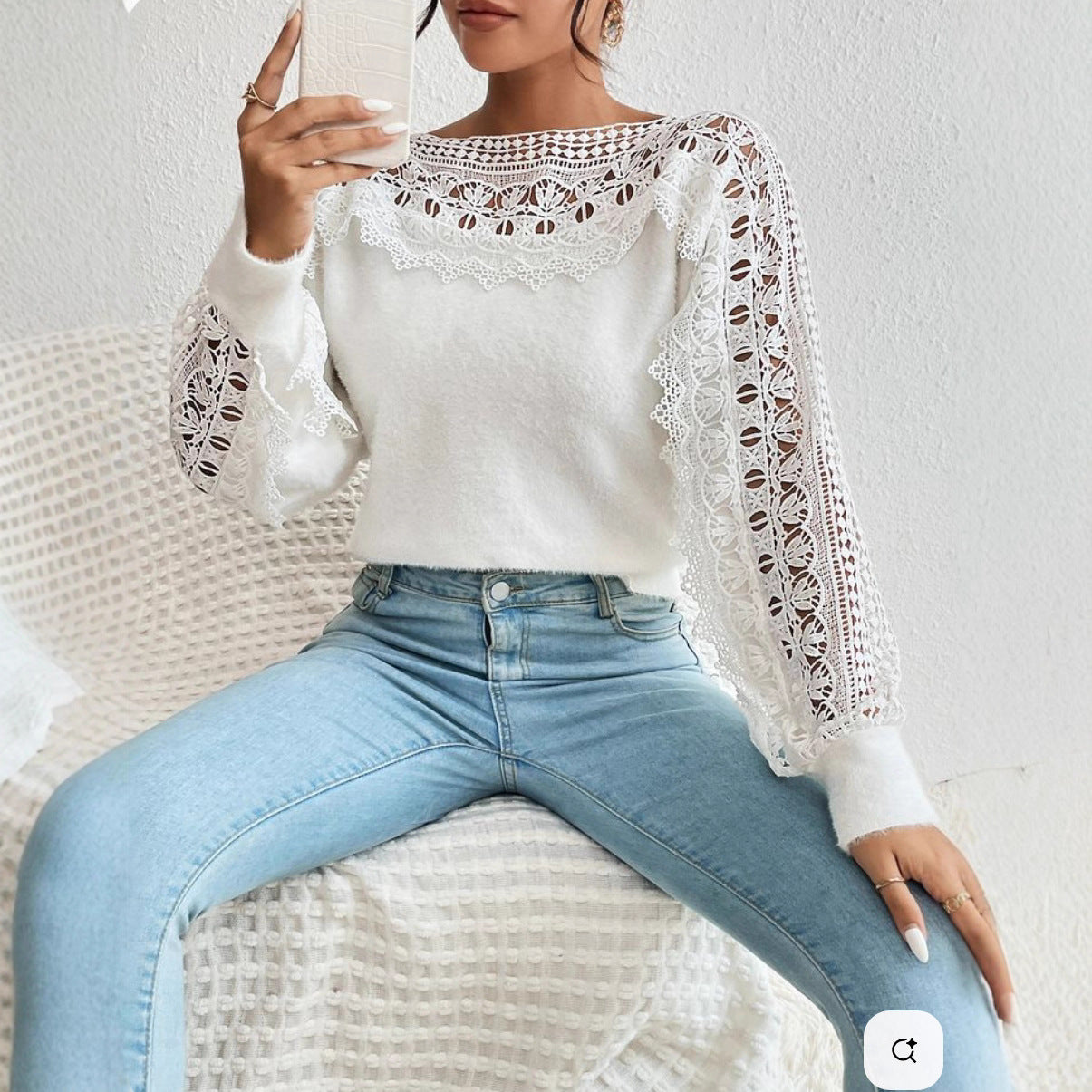 Pull en tricot pour femmes avec des éléments en dentelle et des volants Chic und Stil