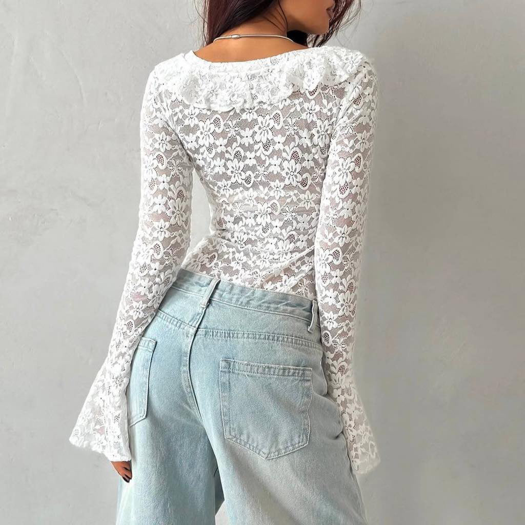 Body en dentelle pour femmes avec détail volant ludique et décolleté en V Chic und Stil