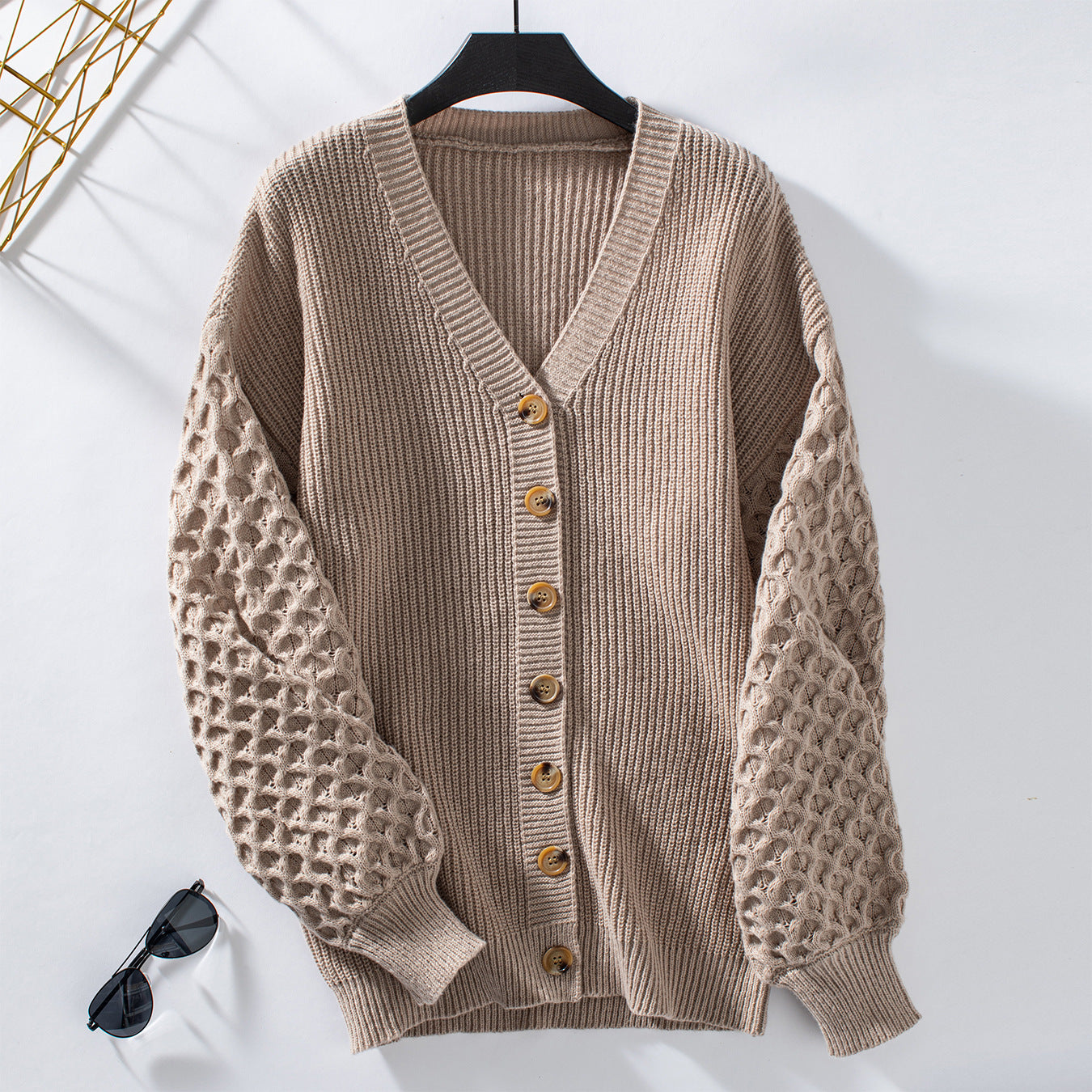 Veste en tricot pour femmes avec des manches texturées et des détails de boutons Chic und Stil