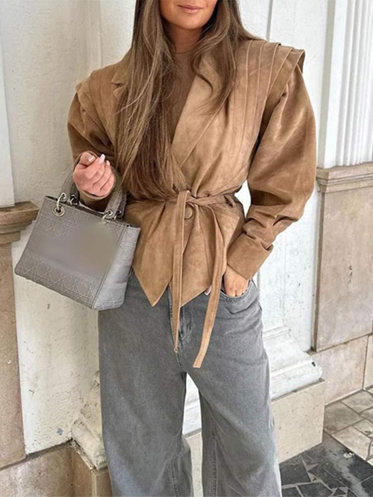 Blazer féminin élégant avec détails d'épaule lissés et ceinture à nouer Chic und Stil