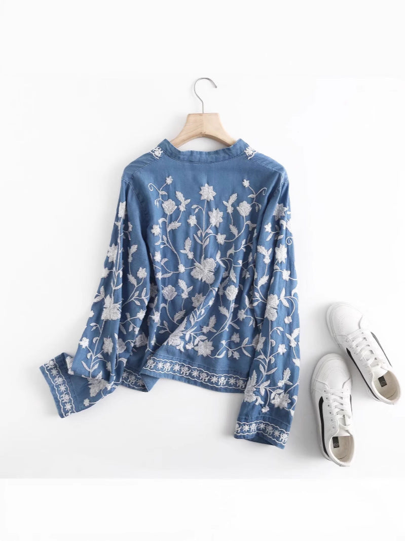 Blouse brodée pour femmes avec de fins détails en volants Chic und Stil