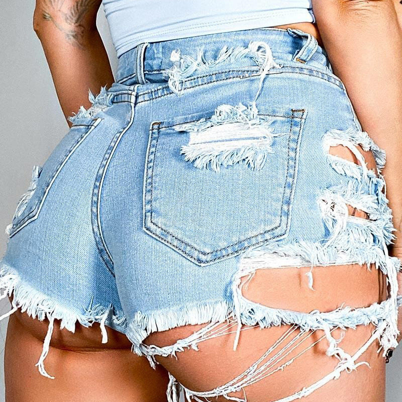 Women's destroyed denim shorts with a relaxed fit and frayed elements Chic und Stil