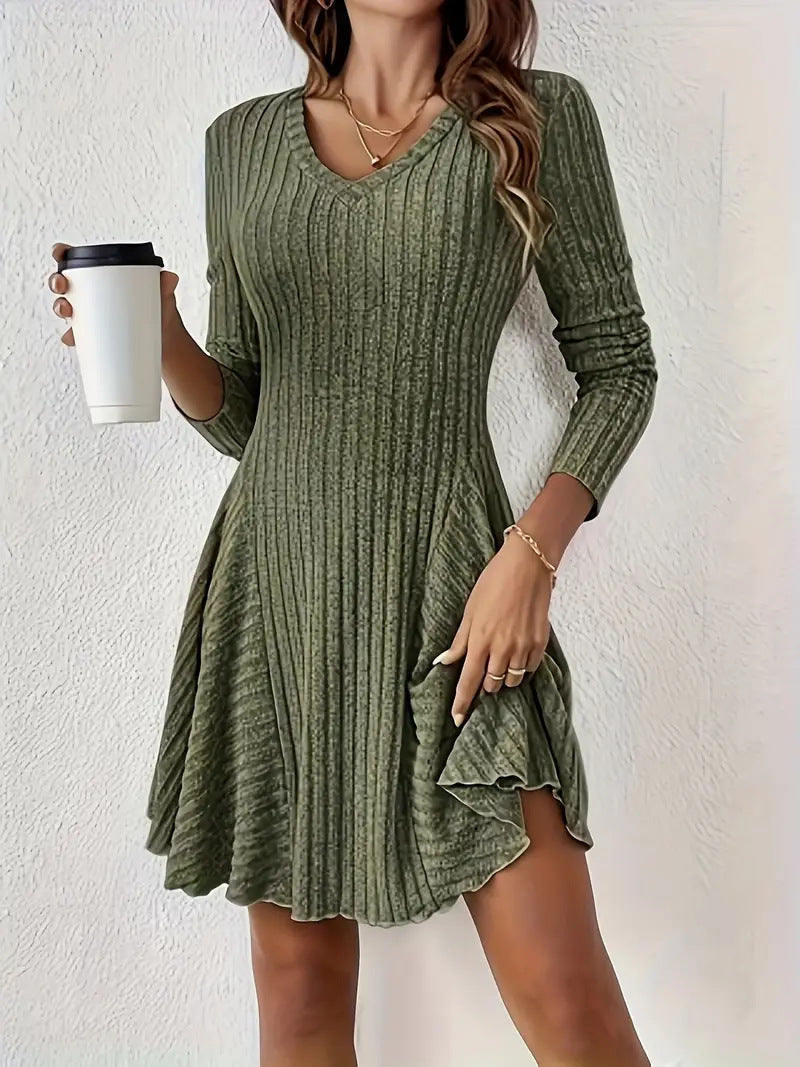Robe en tricot pour dames avec un design de volants raffiné et une coupe flatteuse Chic und Stil