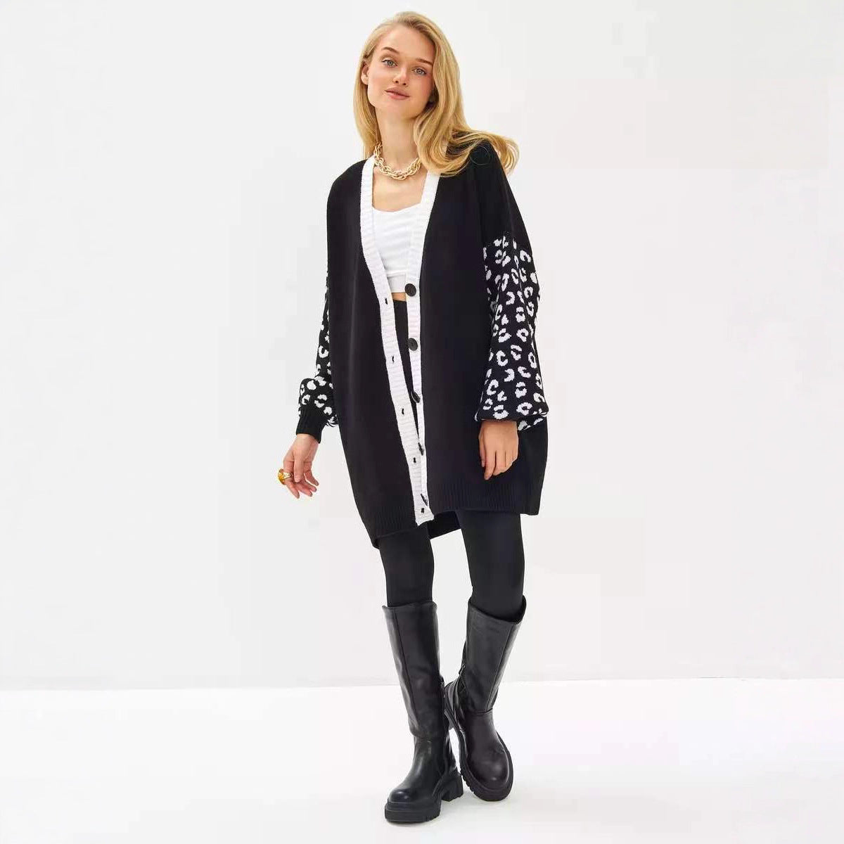 Cardigan pour femmes à motifs léopard et boutons Chic und Stil