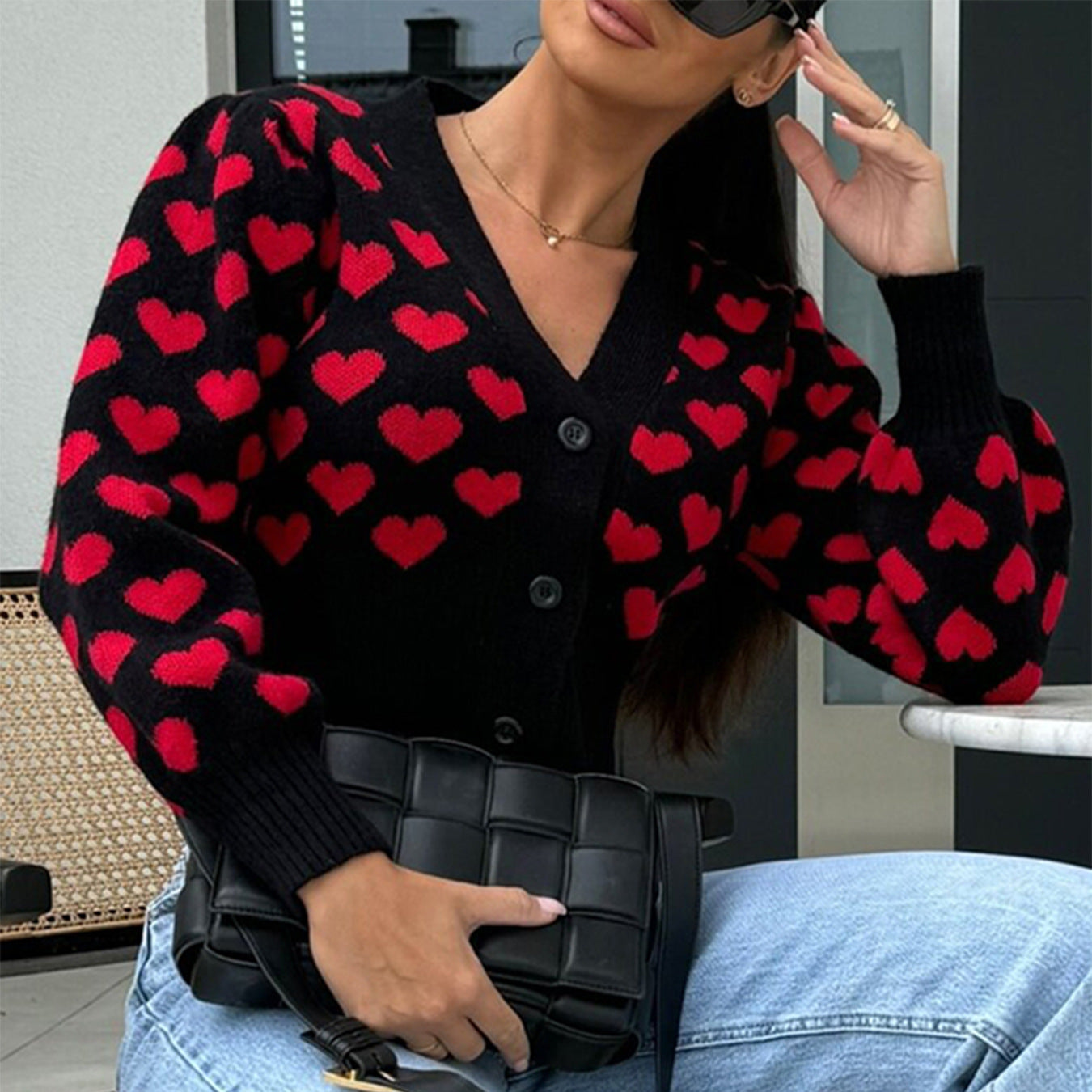 Dame cardigan avec motif en forme de cœur et boutons décoratifs Chic und Stil
