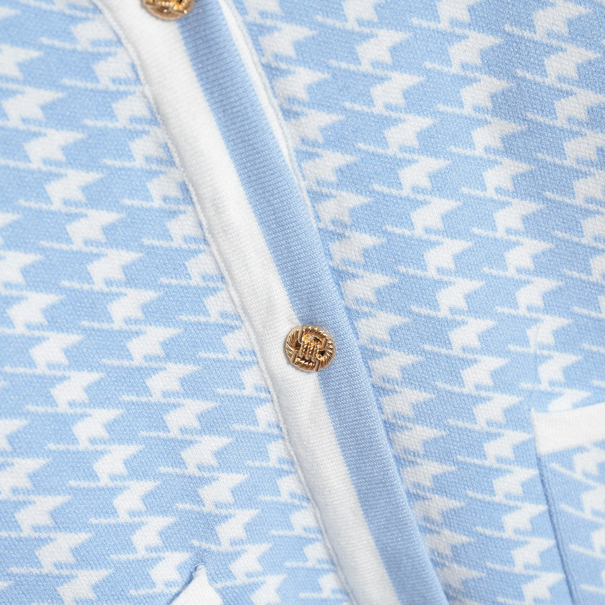 Cardigan en tricot pour femmes avec un motif classique pied-de-poule et patte de boutonnage Chic und Stil