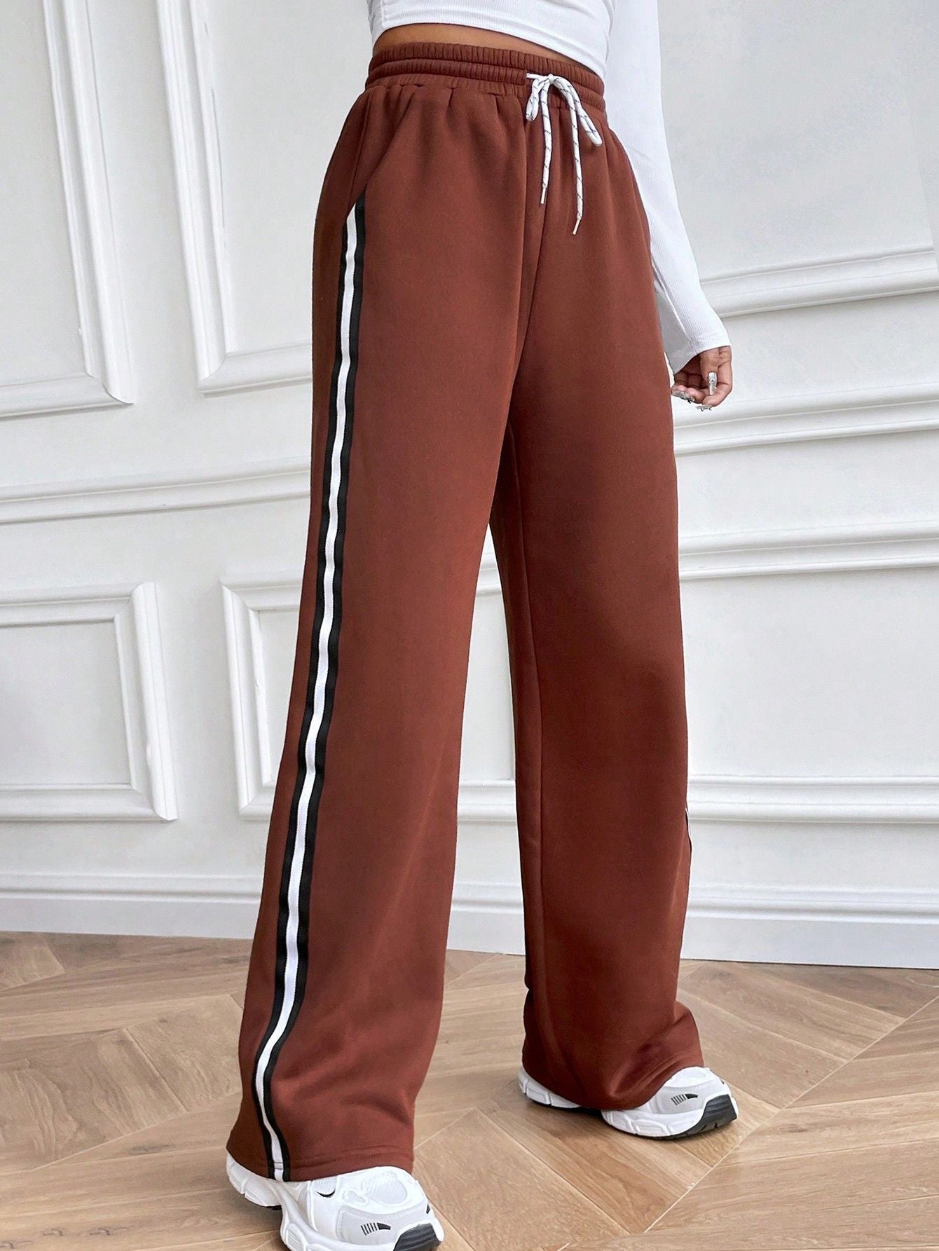 Pantalons de loisirs confortables pour femmes avec bande latérale Chic und Stil