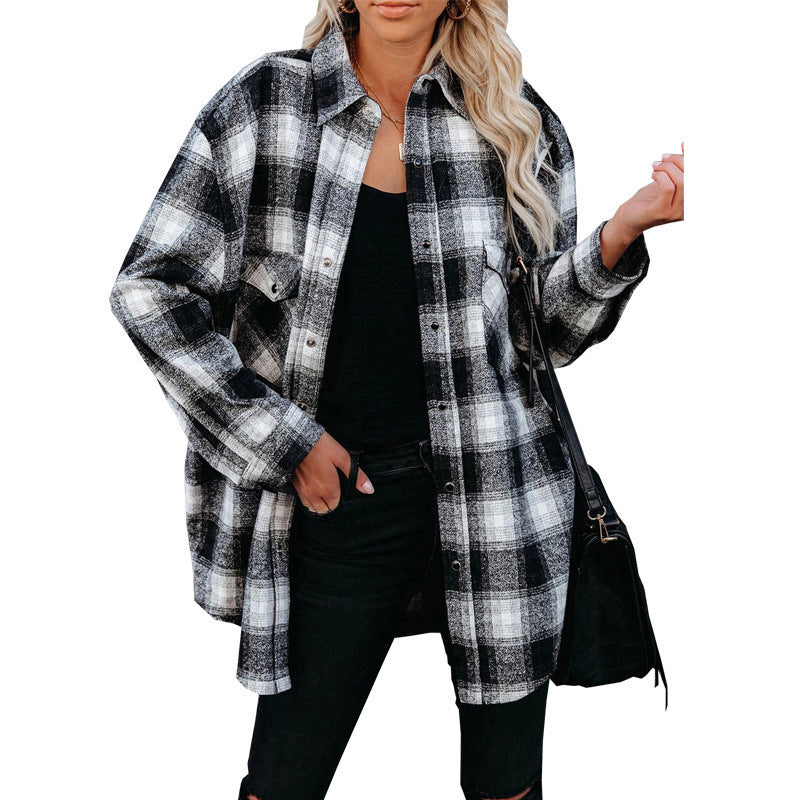 Chemise en flanelle pour femmes avec motif à carreaux et poches plaquées Chic und Stil