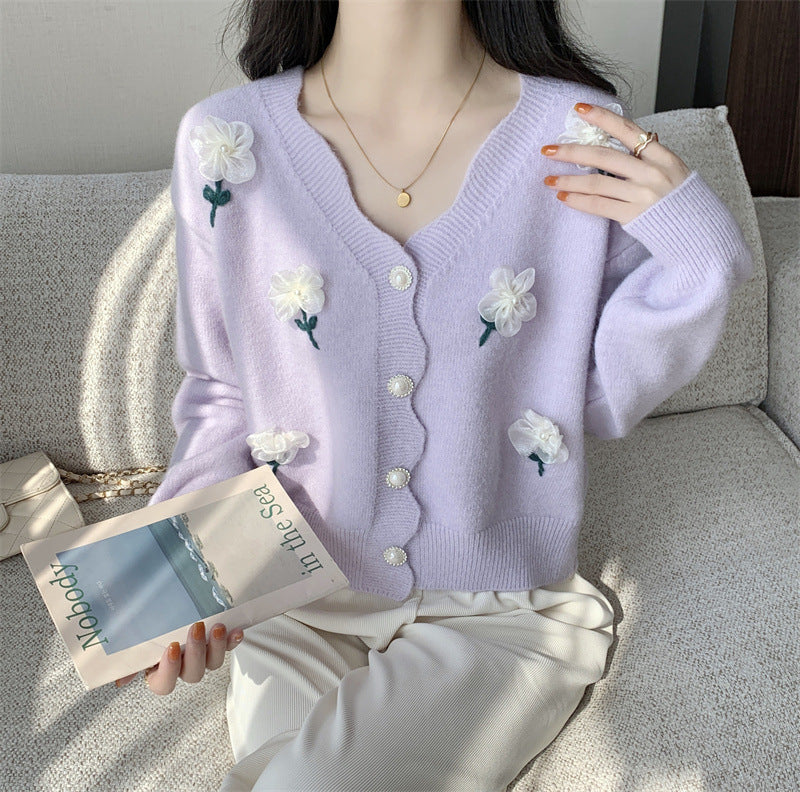 Bouton de cardigan féminin ludique avec broderie florale et boutons en perles Chic und Stil