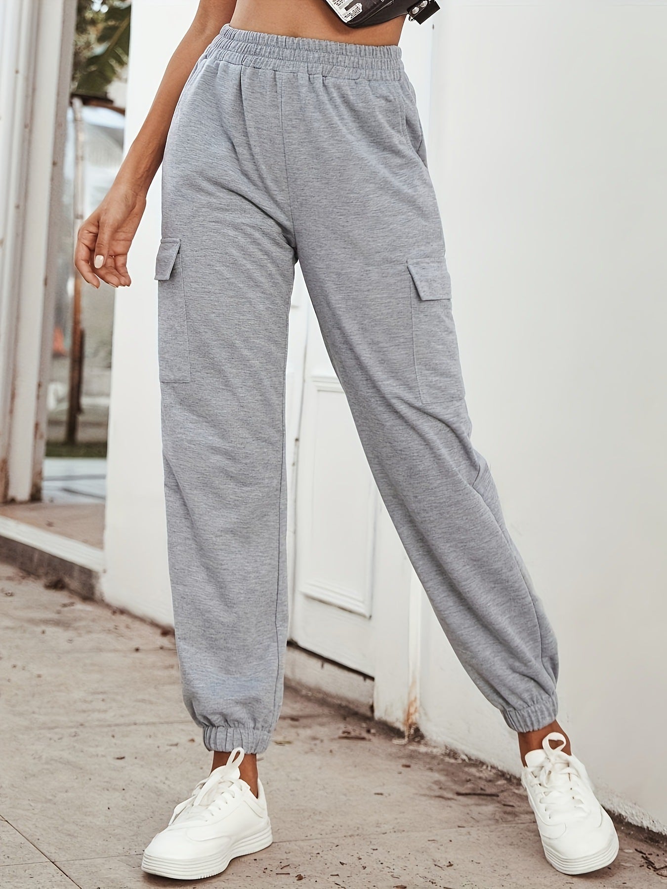 Pantalon cargo pour femmes avec taille élastique et poches pratiques Chic und Stil