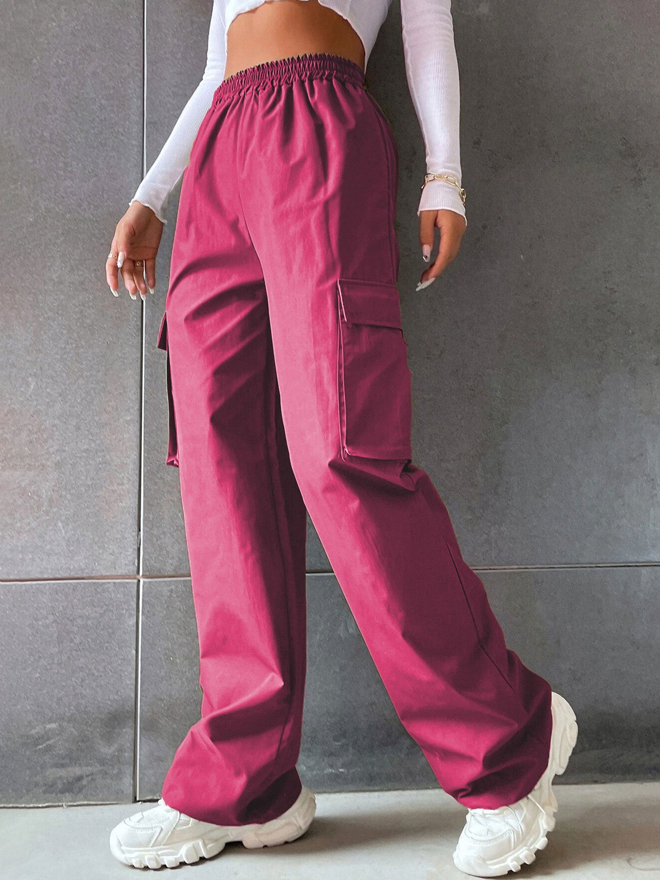 Pantalon cargo pour femmes avec poches latérales et taille élastique Chic und Stil