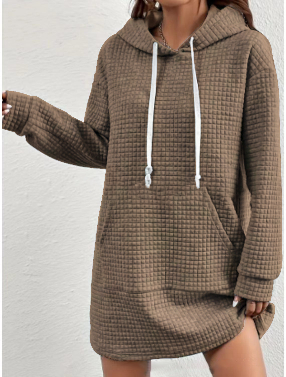 Robe à capuche pour femmes grandes tailles avec surface texturée Chic und Stil
