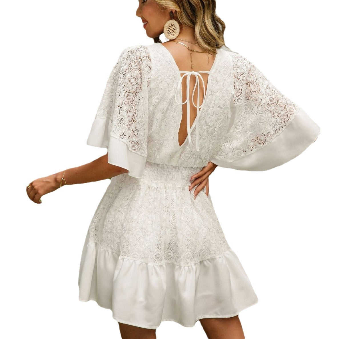 Robe portefeuille à manches évasées en dentelle Chic und Stil