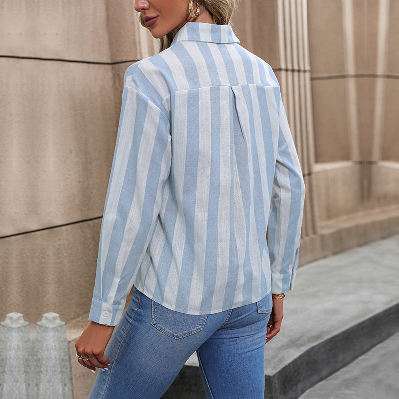 Blouse rayée pour femmes avec col élégant et détails féminins Chic und Stil