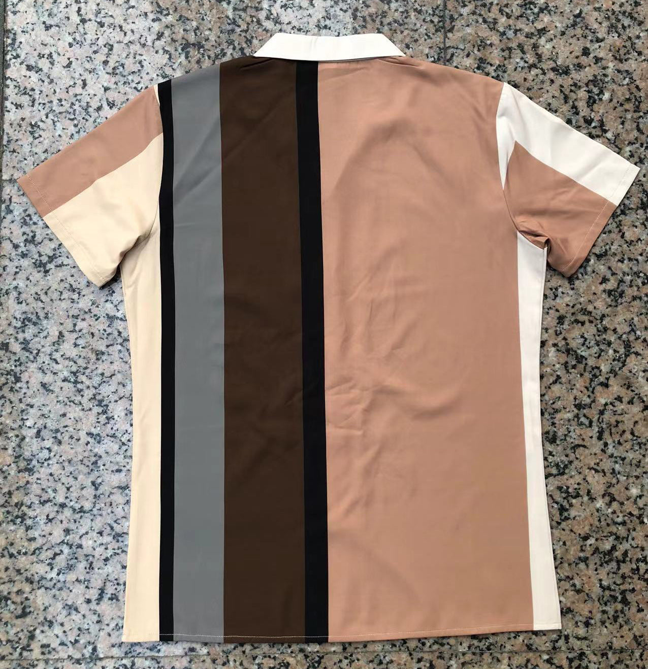 Chemise à manches courtes pour hommes à blocs de couleurs avec boutonnière Chic und Stil