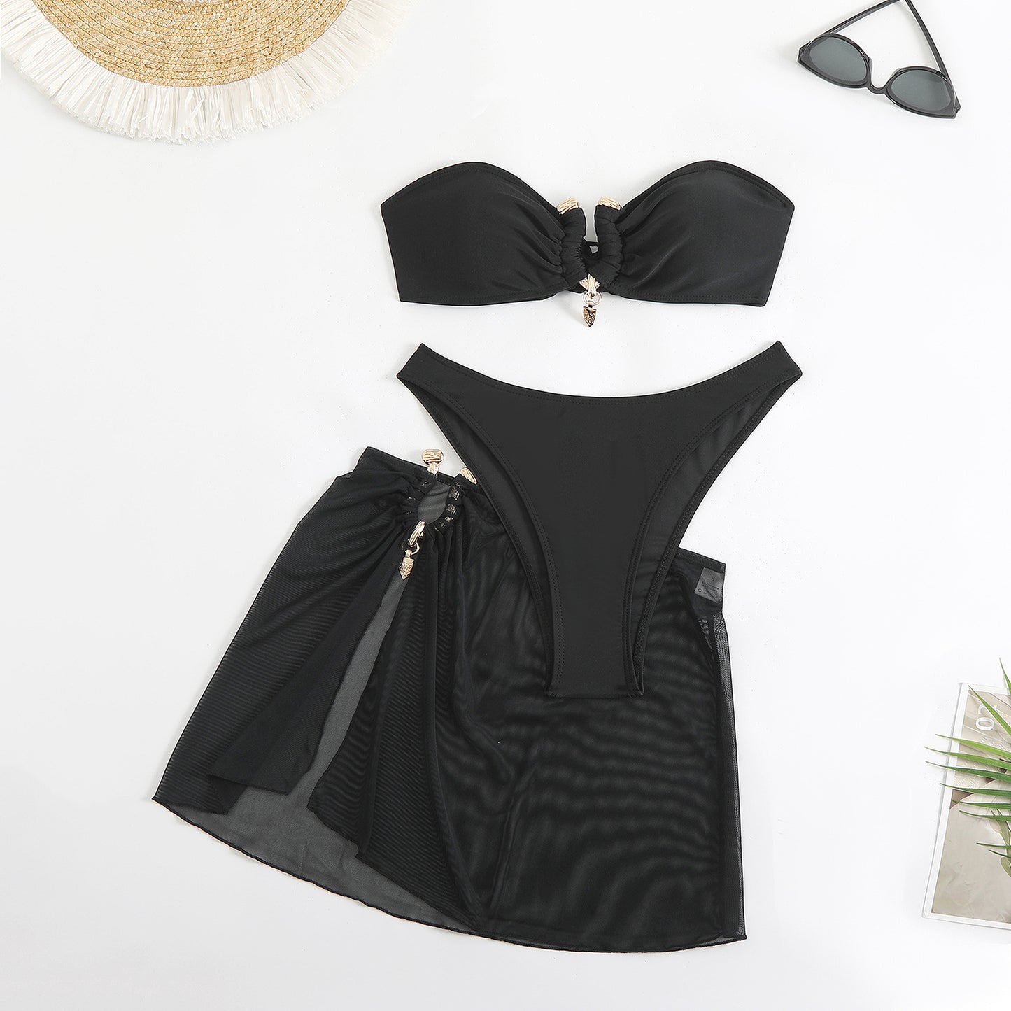 Maillot de bain bandeau pour femmes avec jupe enroulée raffinée et détails glamour Chic und Stil