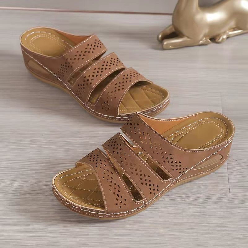 Sandales à brides séparatrices confortables pour dames avec des brides perforées et une semelle anatomique Chic und Stil