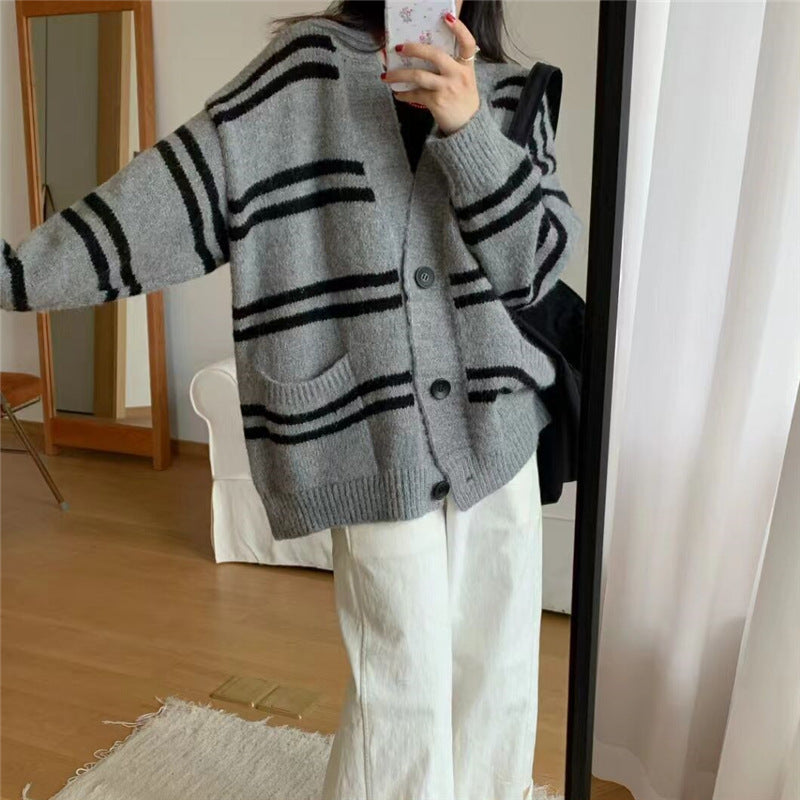 Cardigan en gros tricot pour femmes avec large revers et détails de boutons décoratifs Chic und Stil