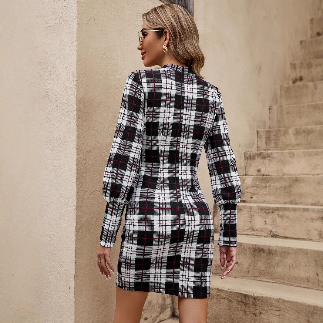 Robe à carreaux ajustée pour femmes avec col montant et manches bouffantes Chic und Stil