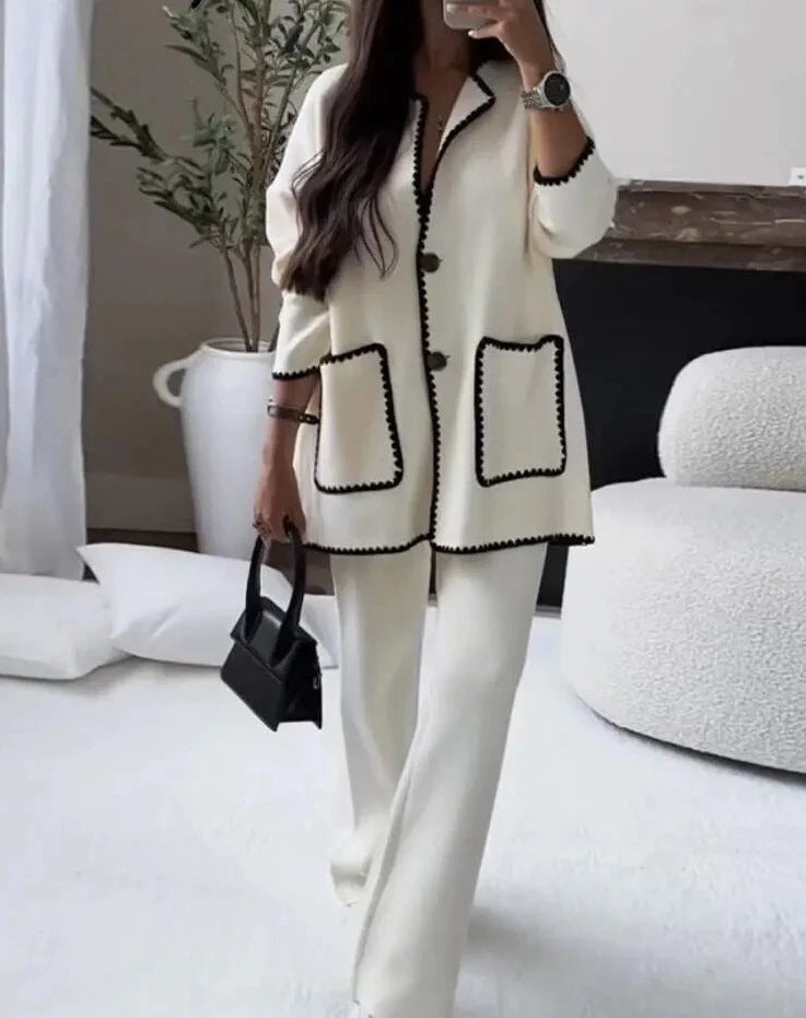 Elegant blazer jacket for women with contrasting details and loose pants Chic und Stil