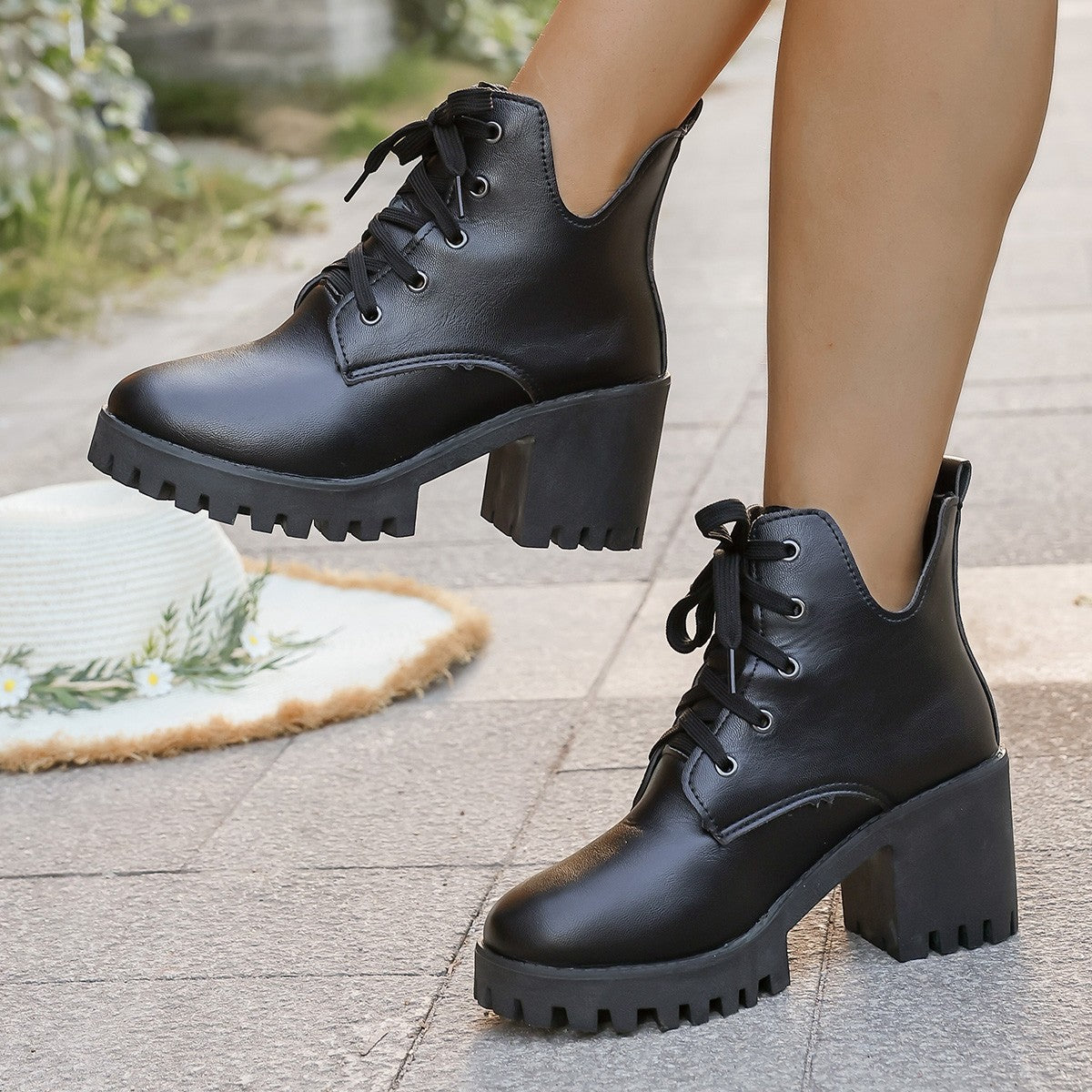 Bottines à lacets pour femmes avec un robuste talon bloc et une semelle antidérapante Chic und Stil