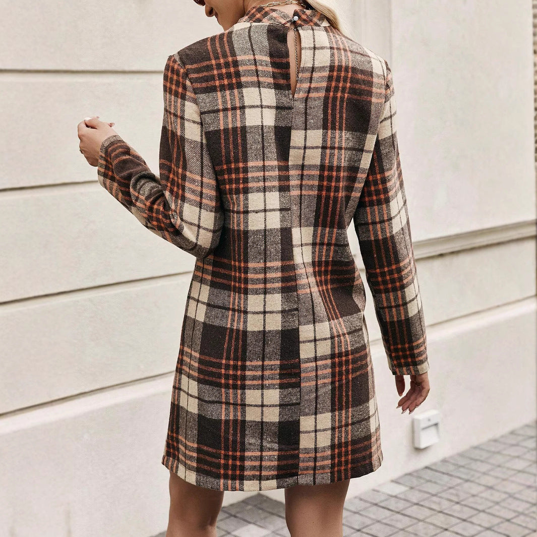 Robe mini à carreaux pour femmes avec col haut et silhouette étroite Chic und Stil