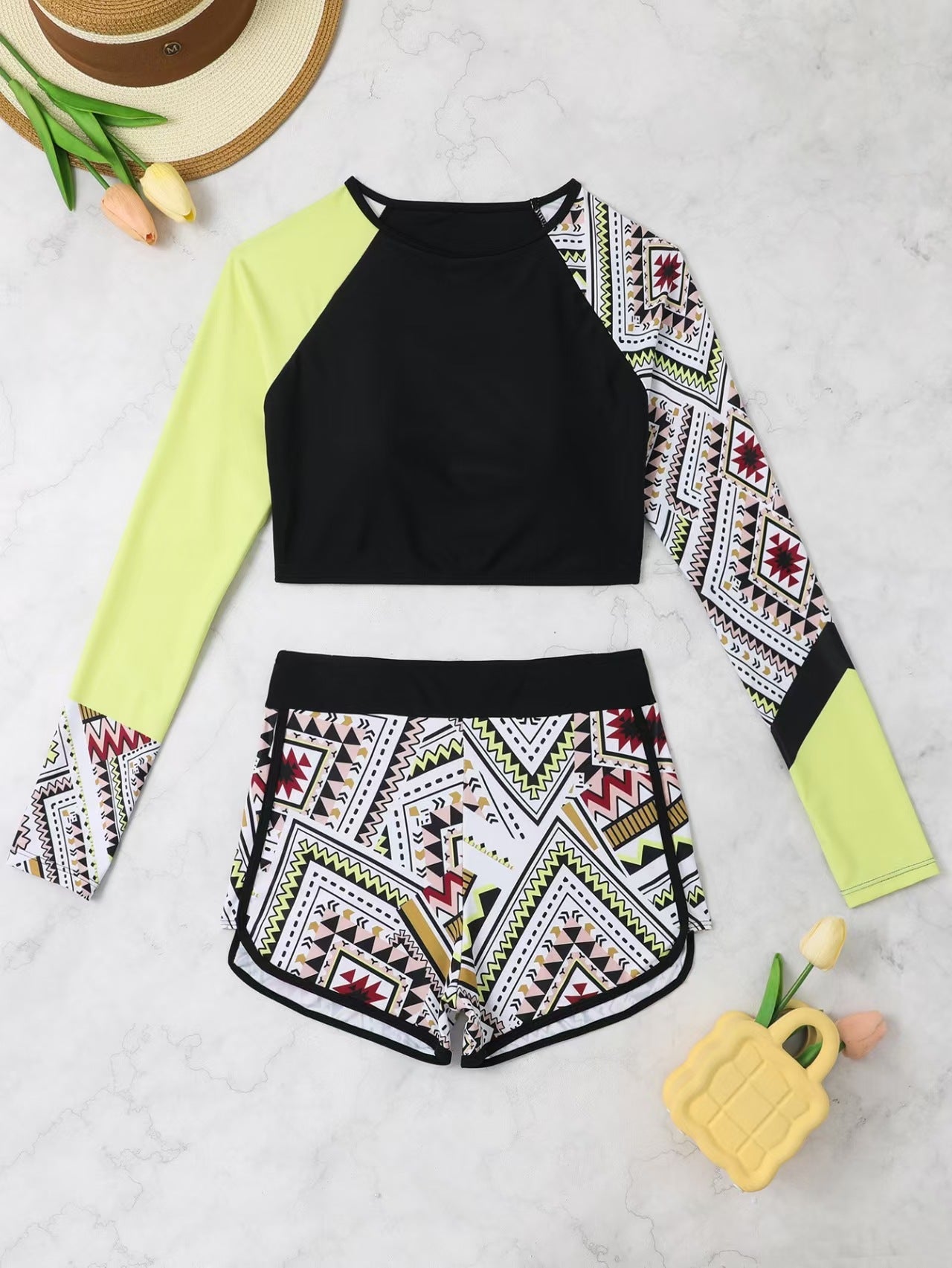 Maillot de bain long à manches pour femmes avec un motif aztèque créatif et un short à la mode Chic und Stil