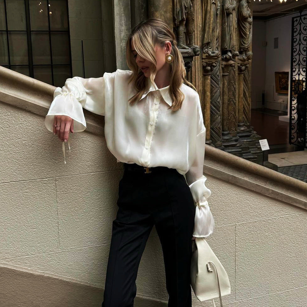 Chemisier en satin élégant pour femmes, à manches volumineuses et détails à nouer Chic und Stil