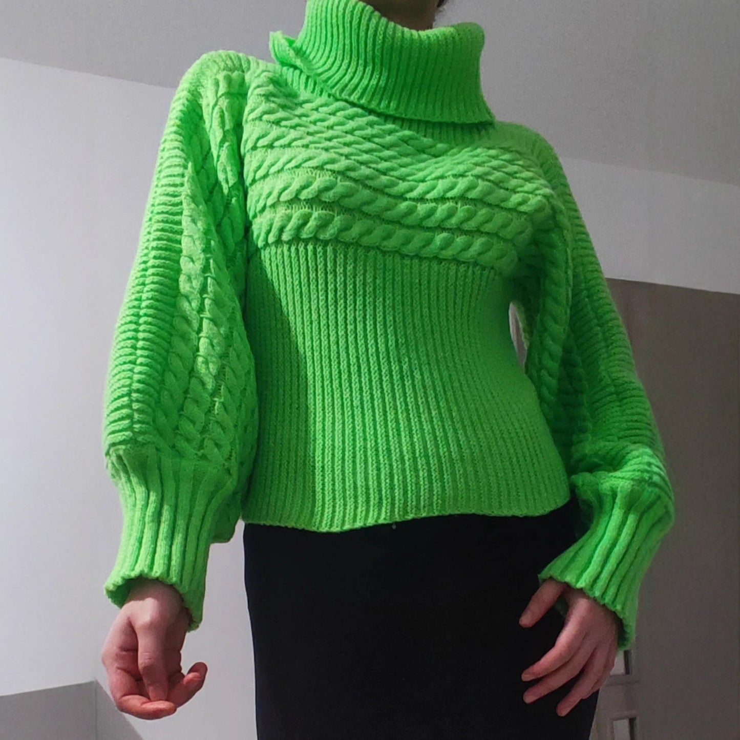 Pull en tricot décontracté pour femmes avec col haut et motif de tresse original Chic und Stil
