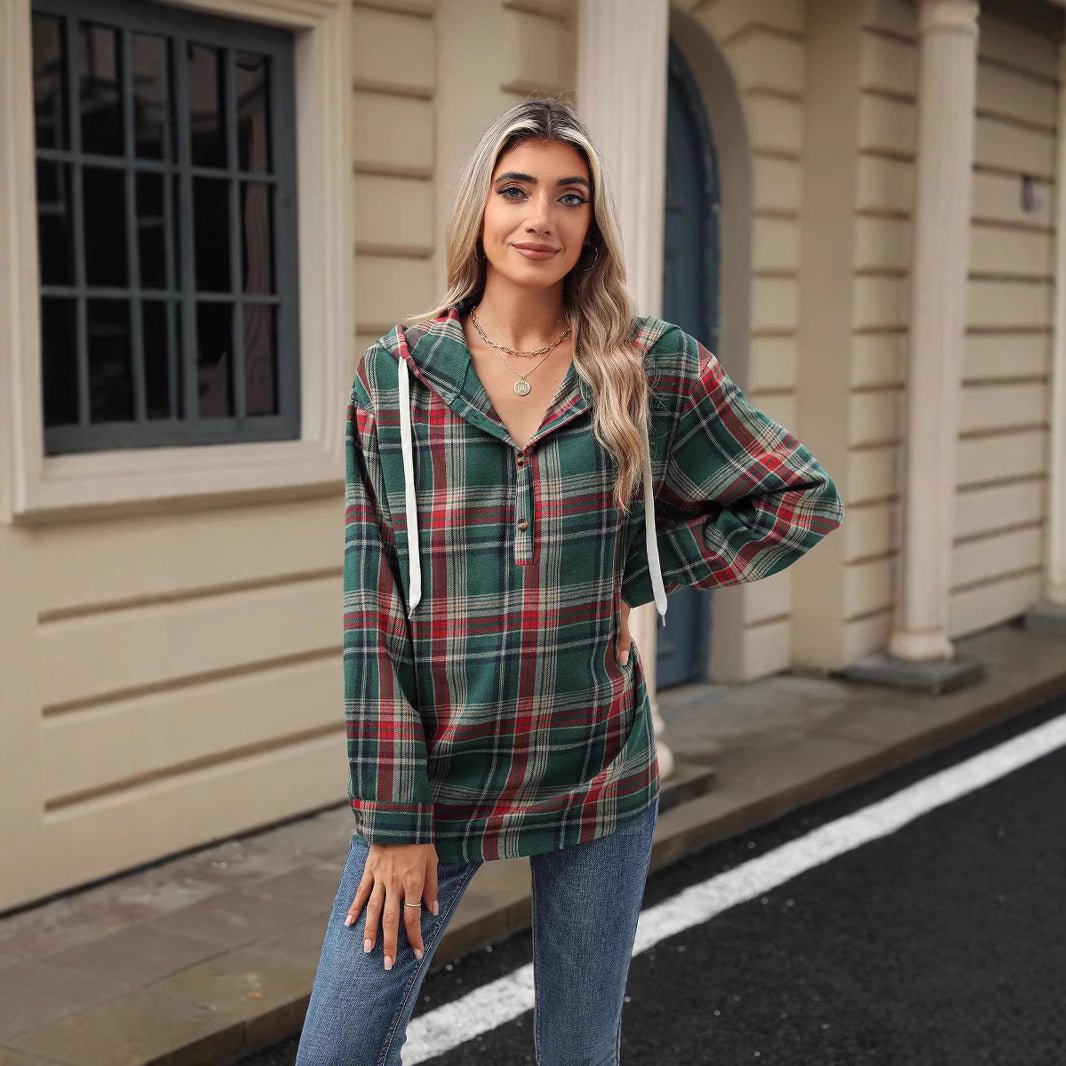 Blouse à capuche à carreaux pour femmes avec des détails pratiques de boutons et une coupe décontractée Chic und Stil