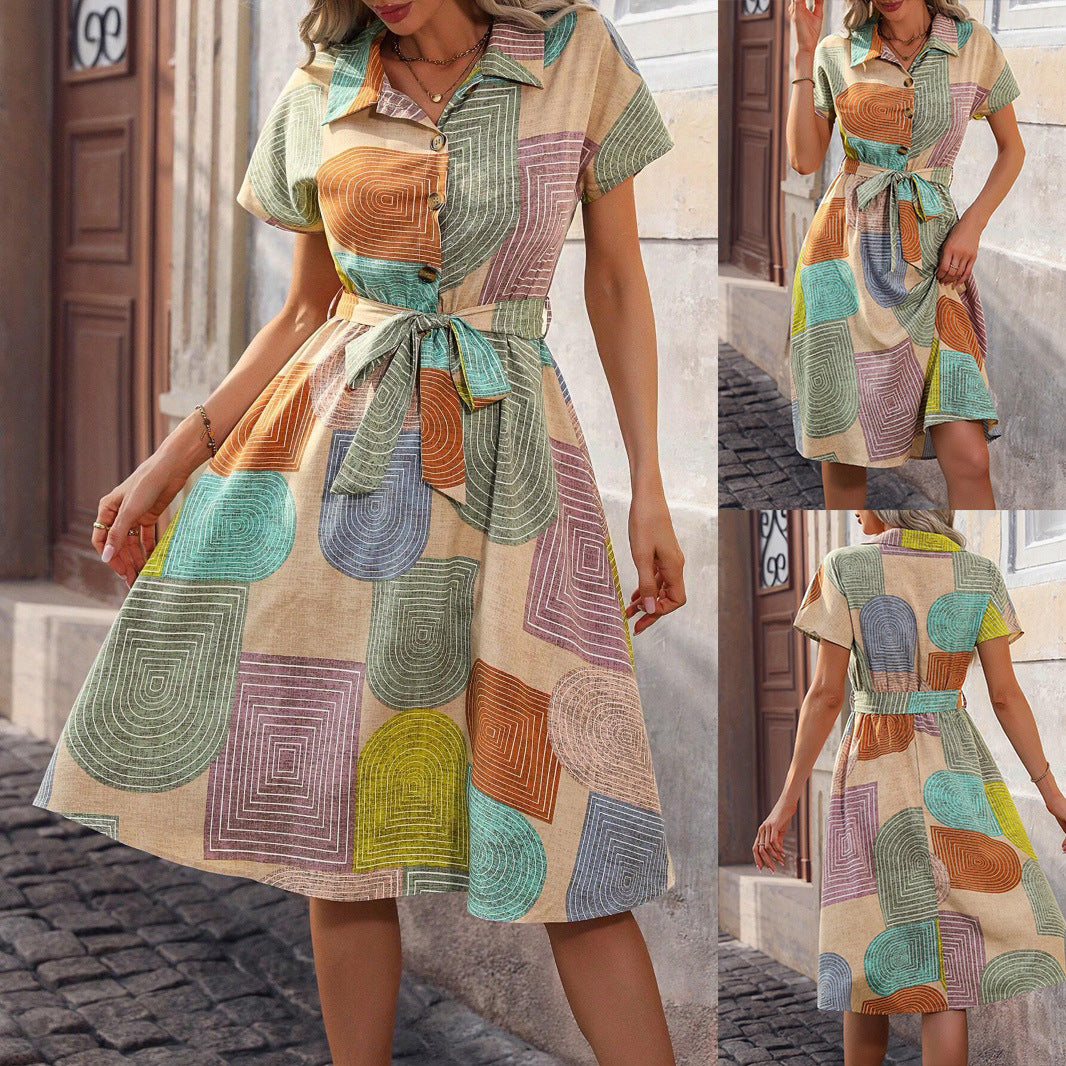 Robe femme avec impression abstraite et patte de boutonnage Chic und Stil