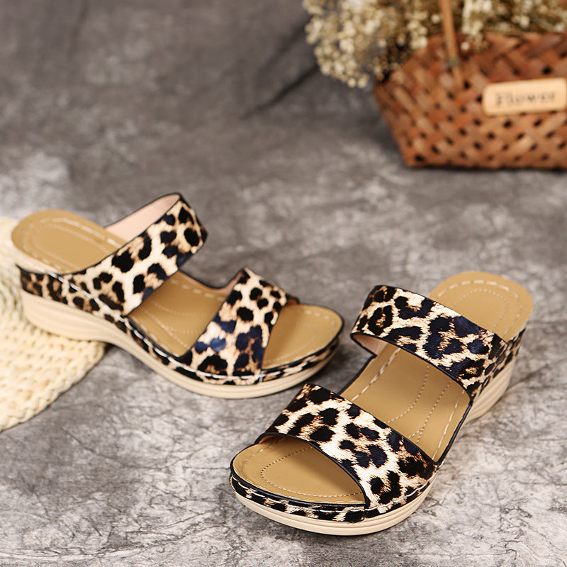 Sandales confortables pour dames avec des sangles élastiques et semelle antidérapante Chic und Stil