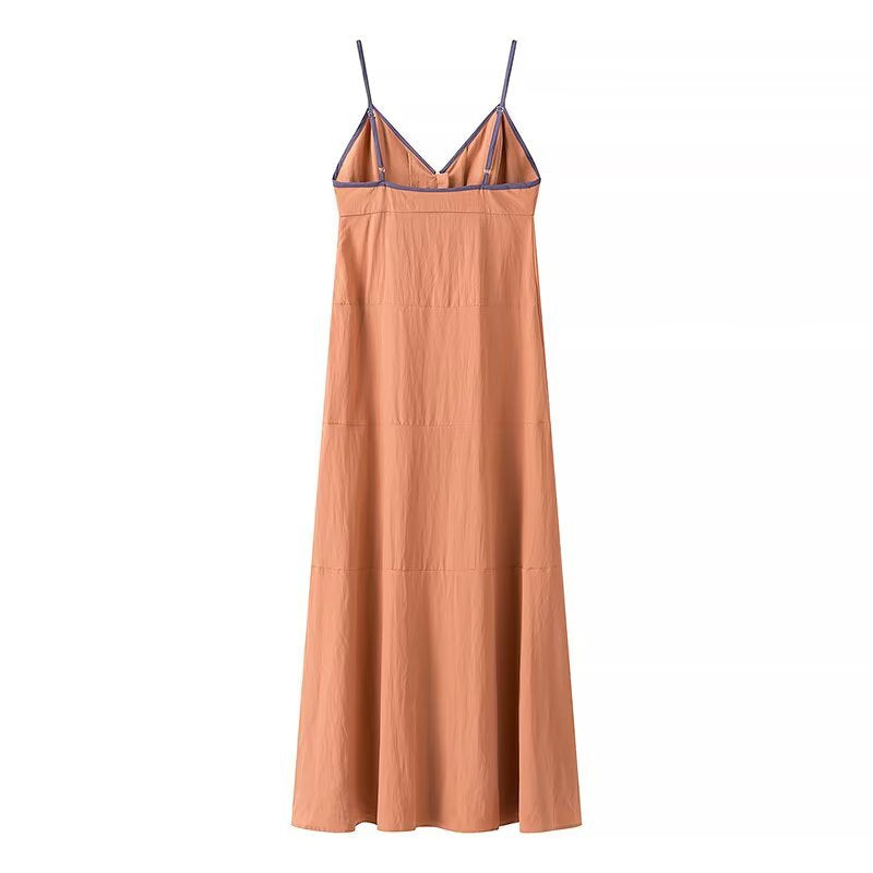 Robe maxi femme avec de fins détails de boutons et un délicat décolleté en V Chic und Stil
