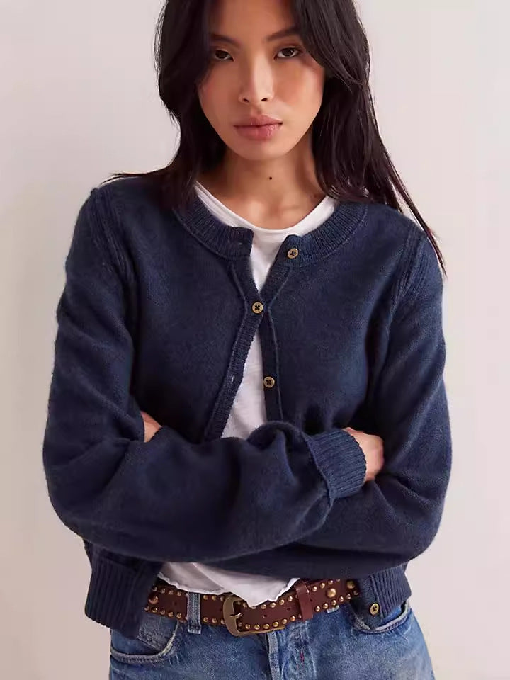 Cardigan pour femmes avec col rond et fermeture à boutons Chic und Stil