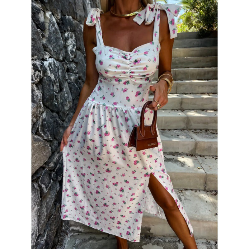 Woman Elegant sleeveless dress with bow detail Chic and Style