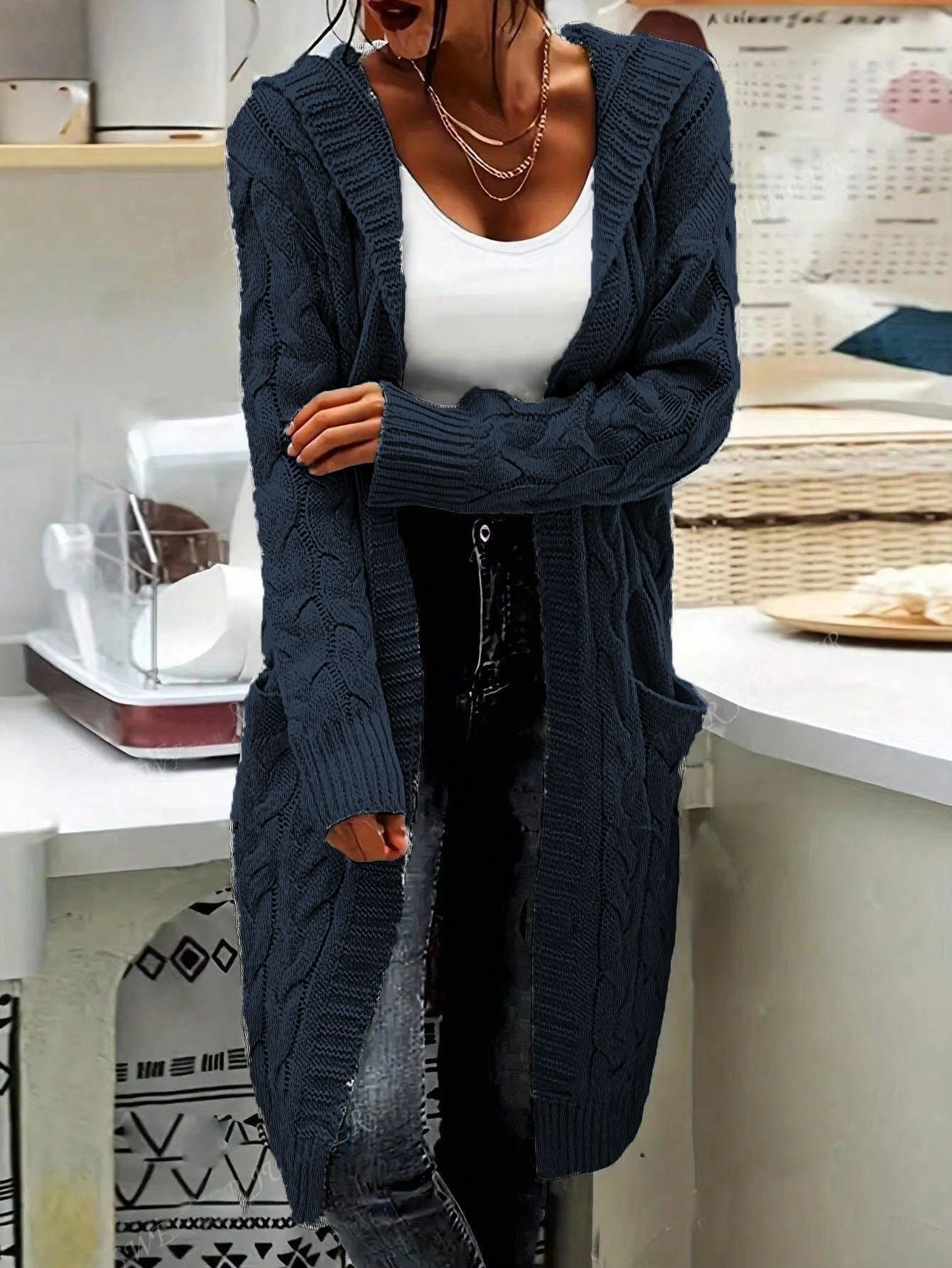 Veste en grosse maille pour dames avec des motifs en relief de haute qualité et des poches pratiques Chic und Stil
