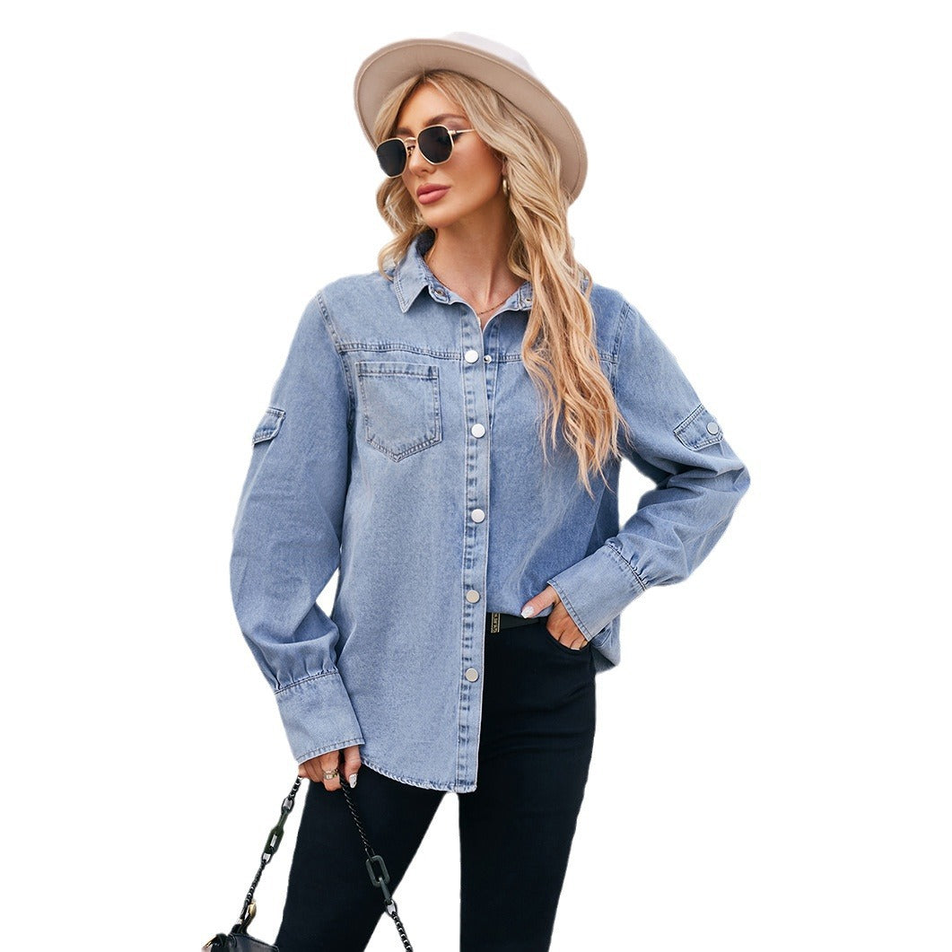 Women's denim shirt with a relaxed fit in a chic and stylish style