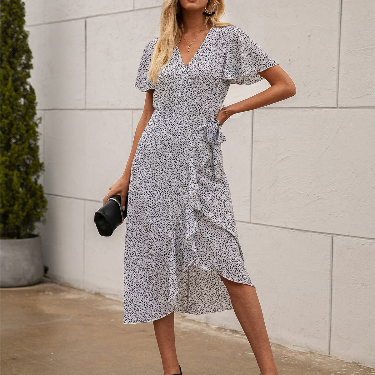 Robe portefeuille pour femmes avec des détails froncés et une silhouette élégante Chic und Stil