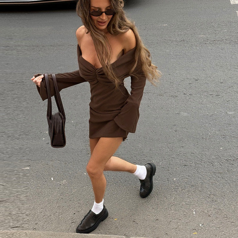 Robe minime ajustée pour femmes avec design sans épaule et fronces Chic und Stil