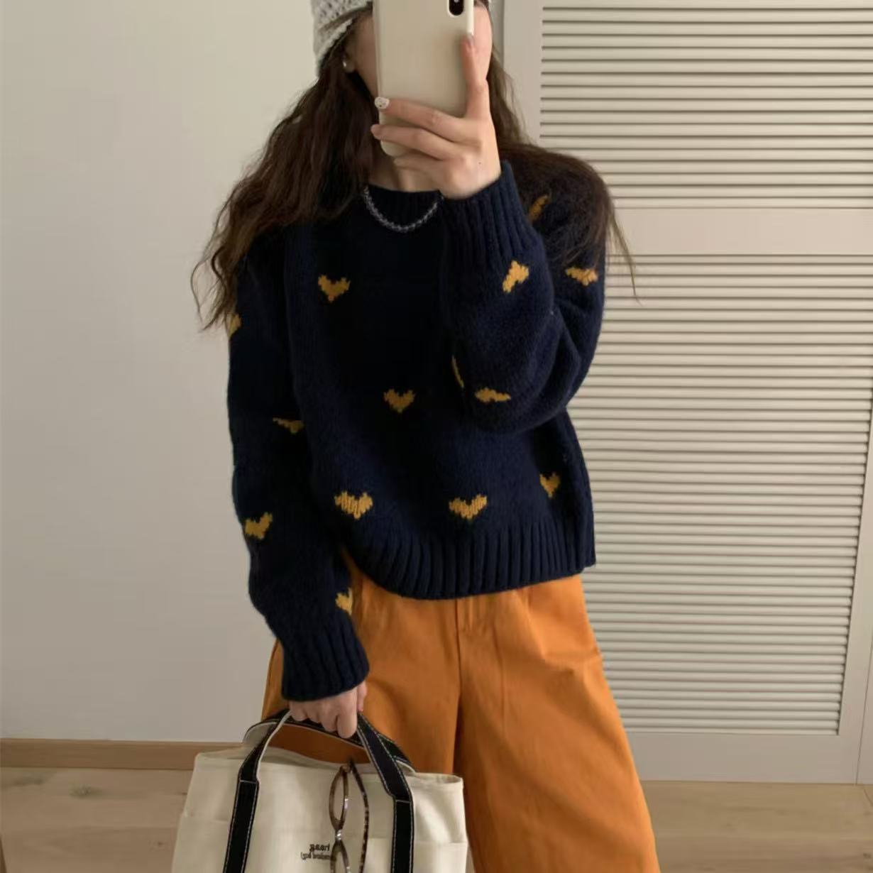 Femmes pull tricoté avec motif cœur et large bande Chic und Stil